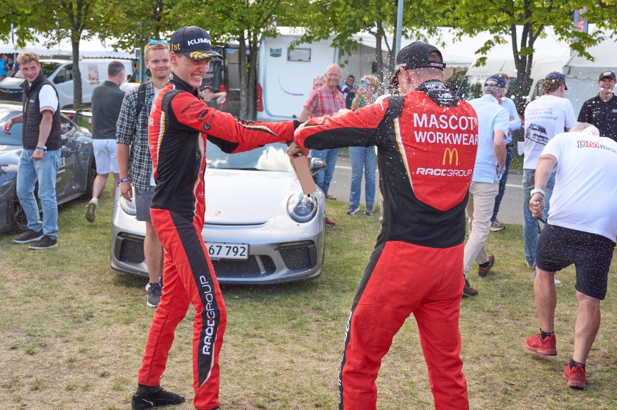 Det er Malte mod Kasper til Night Race. 
(Foto: TCR Denmark)